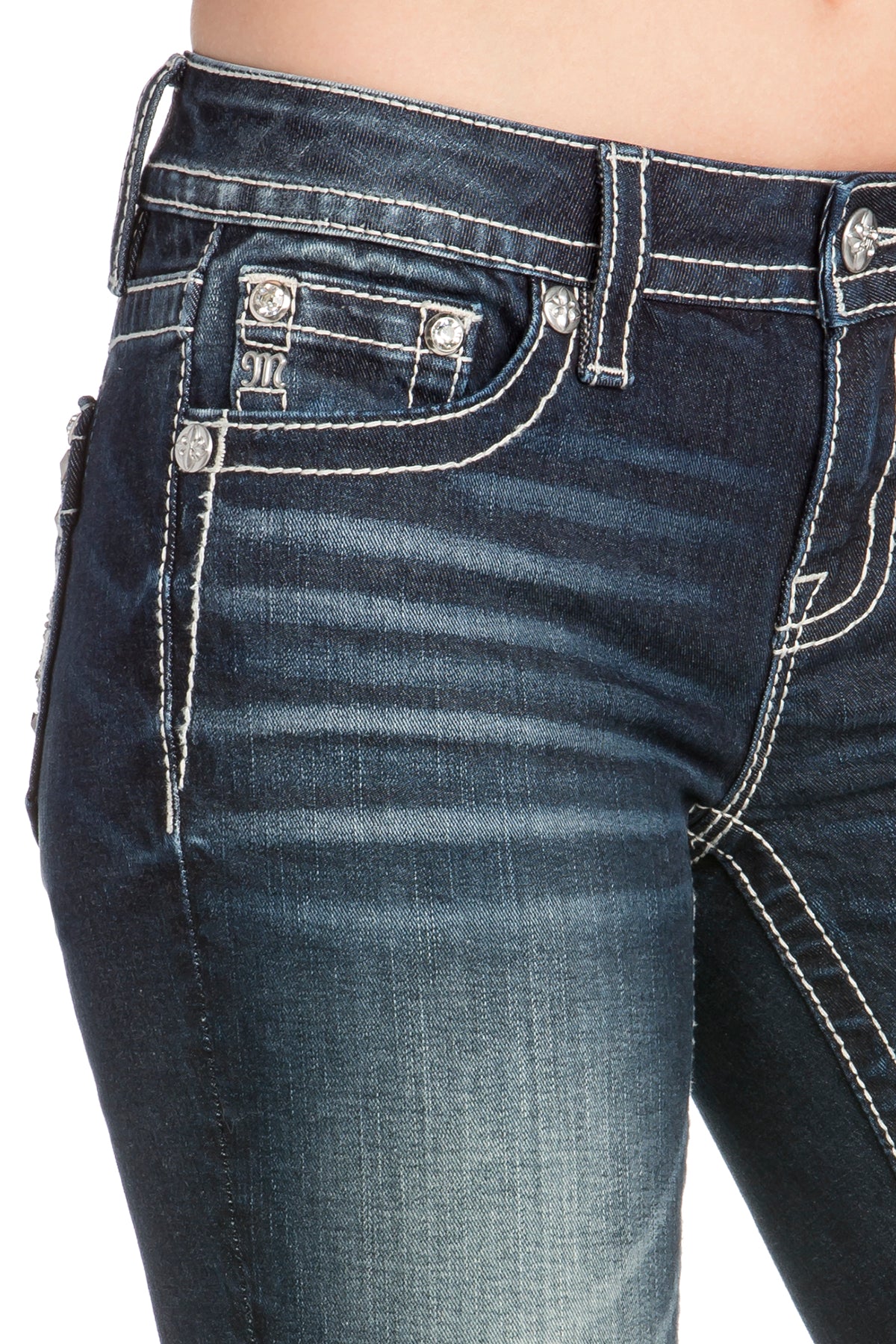 D834- Mid-rise Jeans