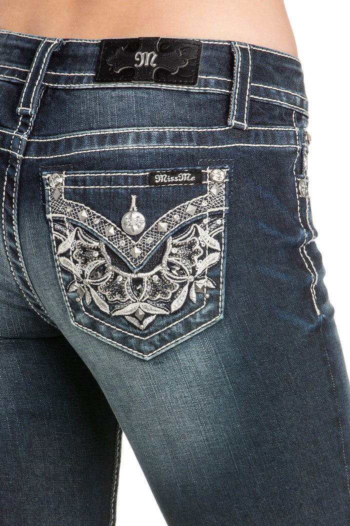 D834- Mid-rise Jeans