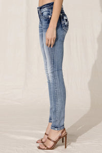 M819 Mid-Rise Jeans