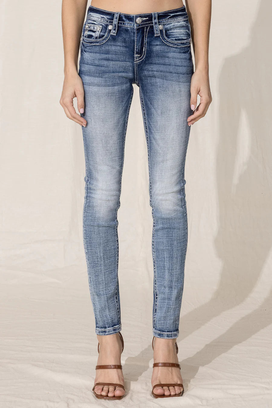 M819 Mid-Rise Jeans