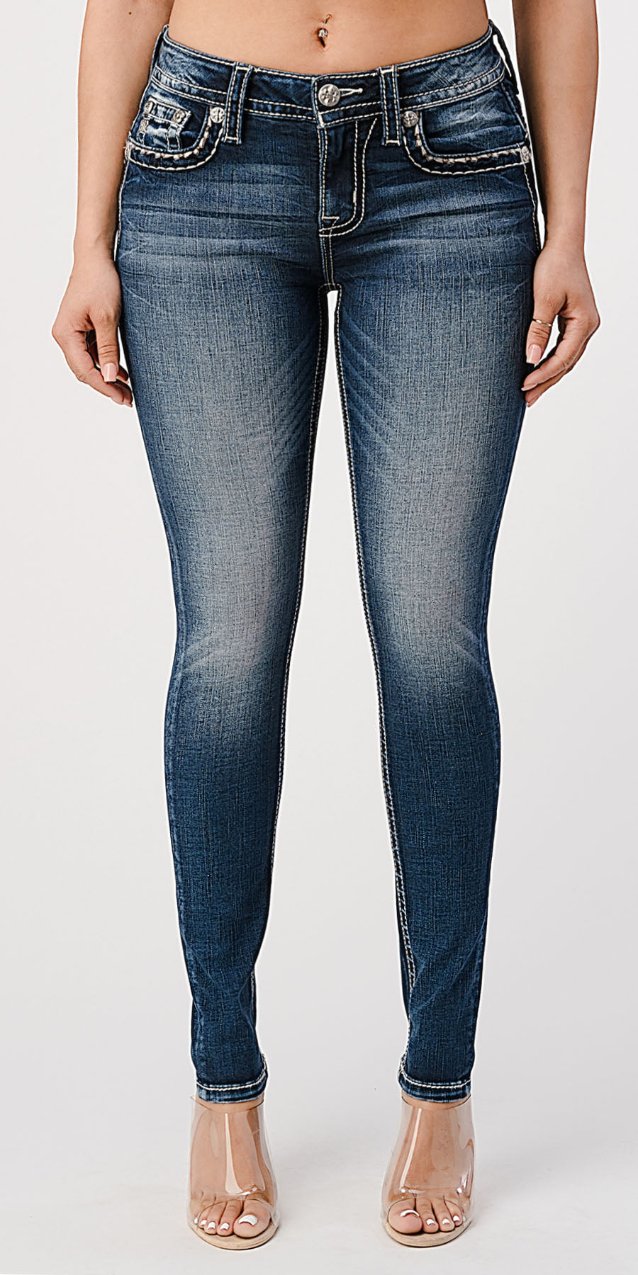 D988 Mid-Rise Jeans