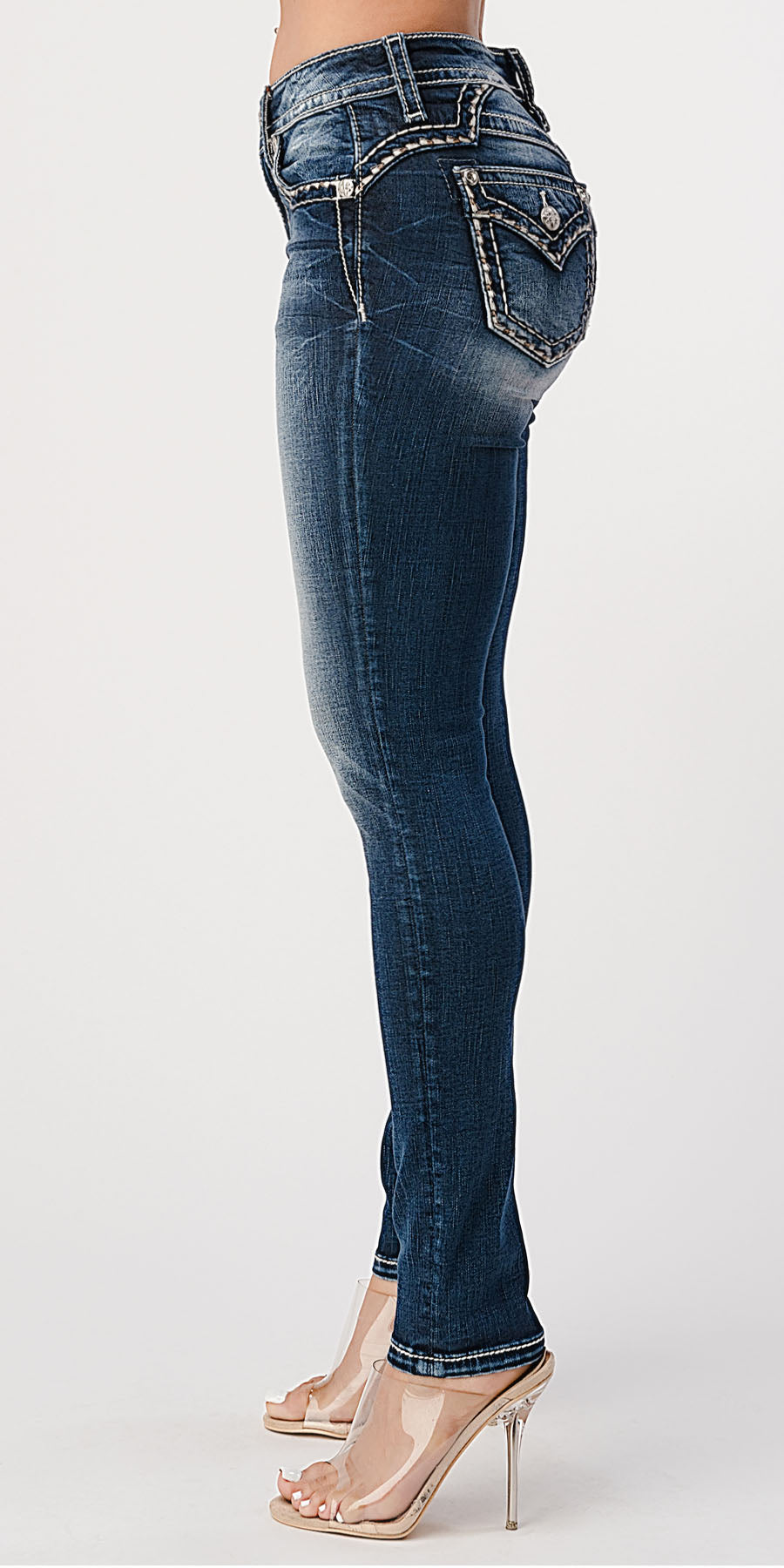 D988 Mid-Rise Jeans