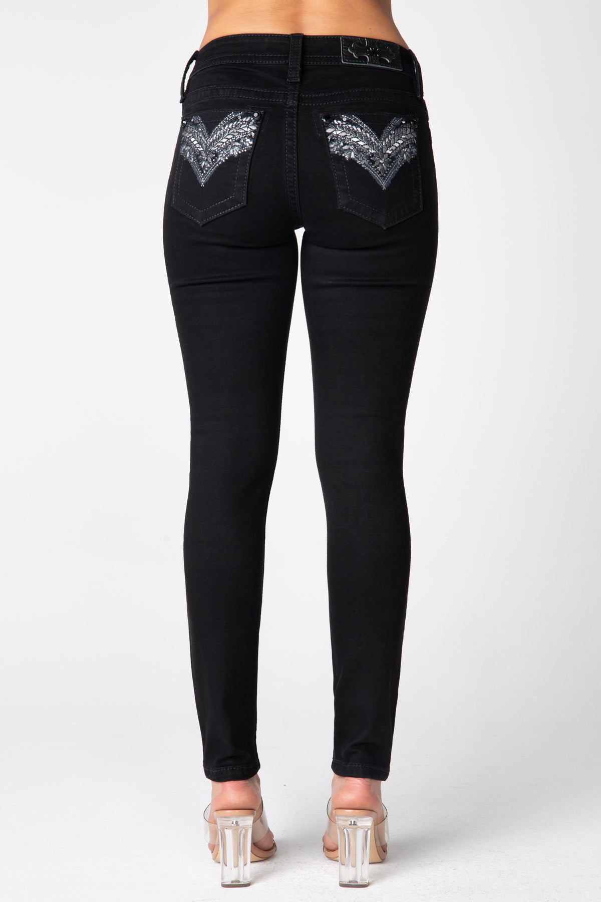 B01 Mid-Rise Skinny Jeans