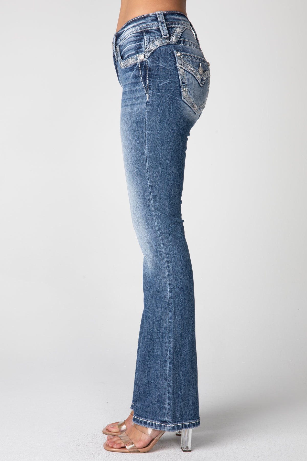 M945 Mid-Rise Bootcut Jeans Langes Bein