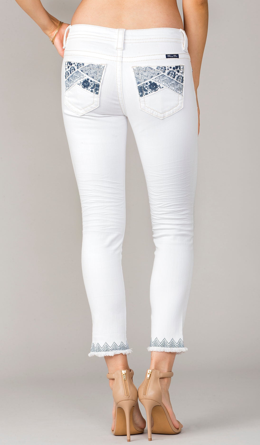 WT01 Mid-Rise Jeans